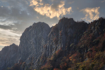 秋の紅葉シーズンの石鎚山