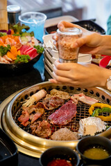 sprinkle with salt on grilled beef slice in the buffet restaurant