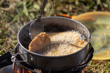 Cook tempeh using a cooking set for camping.