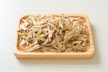 dried small crispy fish