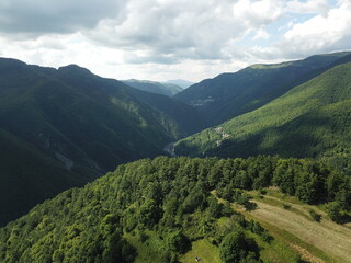 Obraz premium Aerial view of a mountains landscape