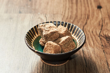 ミネラルたっぷりの沖縄県産黒糖