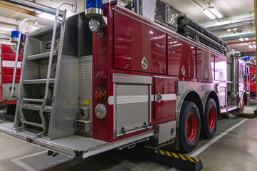 Fire truck with retractable ladder for extinguishing fires at height. A fire truck for delivering firefighters to the fire site and supplying fire extinguishing agents to the combustion center.