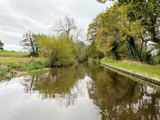 Fototapeta na wymiar A view of the Shropshire Union Canal near Whitchurch