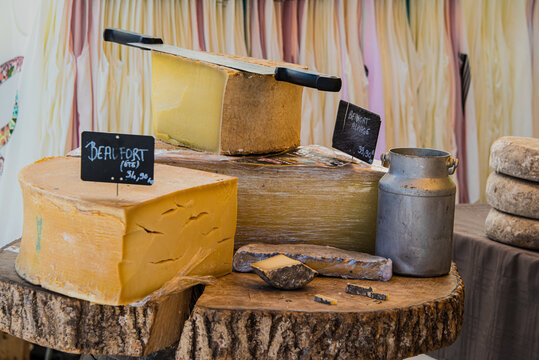 Stand de fromage &agrave; la coupe au marcher 