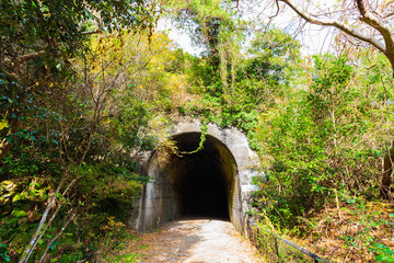 トンネル
