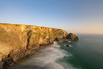 Fototapeta na wymiar Golden hour view of the cliffs at Bedruthan Steps, North Cornwall, UK