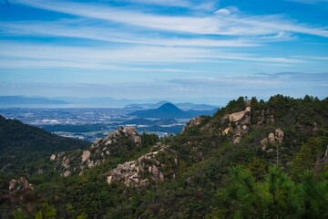 Fototapeta na wymiar 竜王山からの眺望　青い空と筋雲