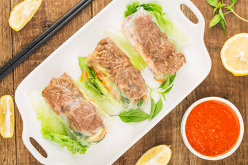 Vietnamese Food：Vietnamese beef spring rolls
