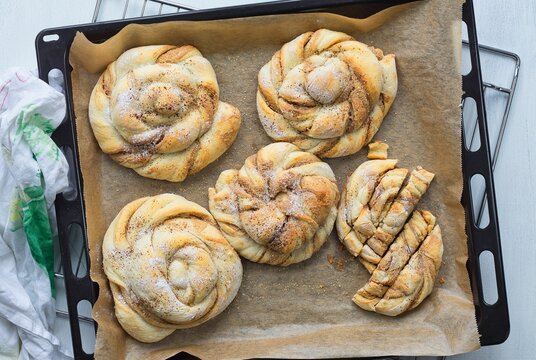 Tahinopita - Hefeteigschnecken mit Tahin und Zimt aus Zypern