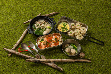 キャンプでアウトドア料理　Outdoor cooking at the campsite 