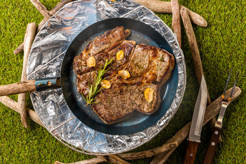 キャンプでアウトドア料理　Outdoor cooking at the campsite 