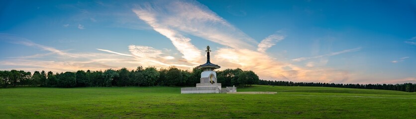 Obraz premium Sunset panorama of peace pagoda at Willen Park in Milton Keynes. England