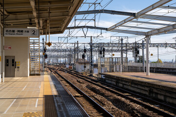 プラットホーム　Platform