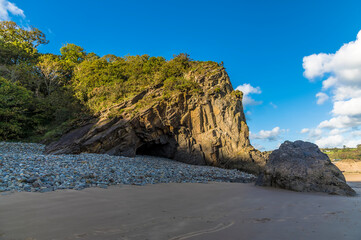 Fototapeta na wymiar A view from Glen Beach towards a cliff anticline at Saundersfoot, South Wales on a sunny day