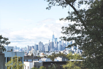 View of Manhattan skyline seen from Greenwood Cemetery in Brooklyn. Vintage style - obrazy, fototapety, plakaty