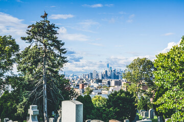 View of Manhattan skyline seen from Greenwood Cemetery in Brooklyn. Vintage style - obrazy, fototapety, plakaty