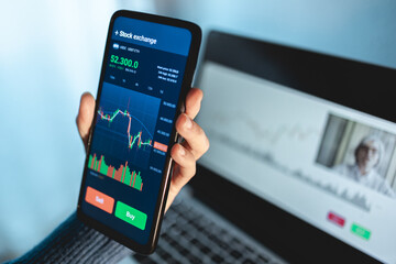 Trader stream online financial education class with senior woman coach using mobile phone - Forex...