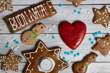 biscotti e decorazioni natalizie