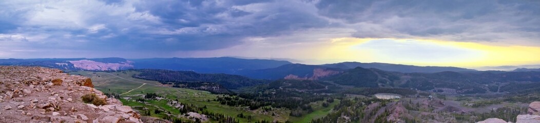 Obraz premium Brian Head Peak sunset panoramic view from the Markagunt Plateau in Dixie National Forest, Cedar Breaks National Monument Southwestern Utah. United States. USA