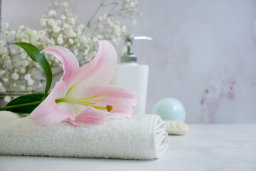 Fototapeta na wymiar bathroom accessories, flower on marble background