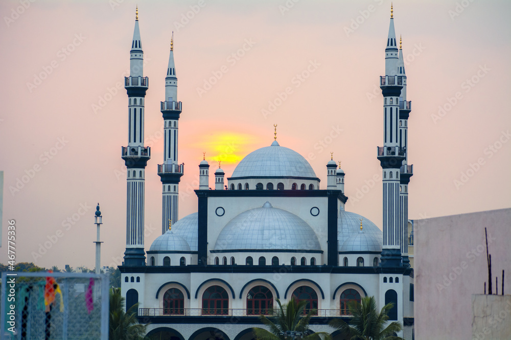 Wall mural beautiful view of the famous masjid-e-bilal (bilal mosque) mosque in bangalore, karnataka, india