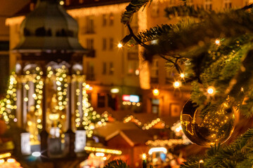 Weihnachtsmarkt Magdeburg mit dem Goldenen Reiter