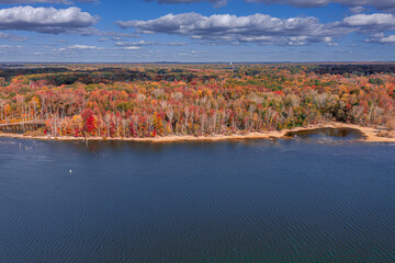 Obraz premium aerial image of a fall lake 