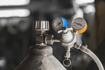 Carbon dioxide cylinder with gearbox industrial gas bottle system