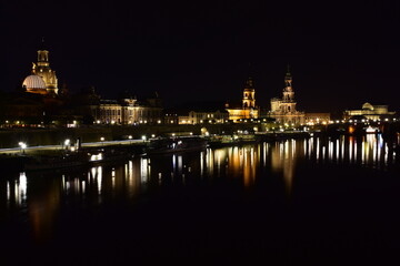 Fototapeta na wymiar dark night urban landscape in Dresden