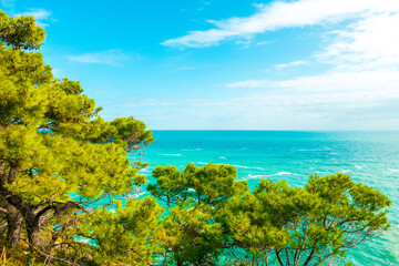 Fototapeta na wymiar Bari, Italien, und seine wunderschöne Küste im Herbst