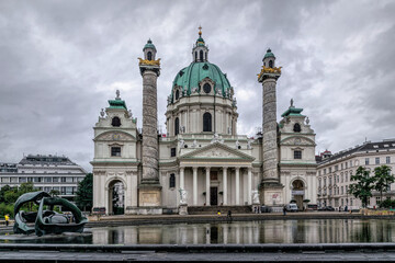 Fototapeta na wymiar Karlskirche church at Karlsplatz square in Vienna, Austria 