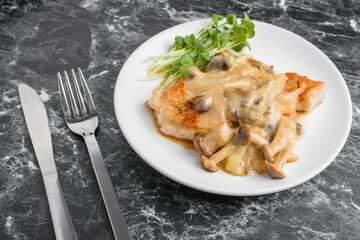 ポークソテーのキノコソース