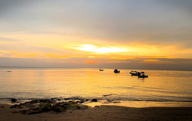 Naklejka premium sunrise on the Vietnamese Phu Quoc sea