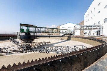 Concrete thickiner for mining plant. The discharge rate of underflow slurry is manipulated to...