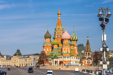 Fototapeta premium St. Basil's Cathedral in Red square in sunny blue sky. Red square is Attractions popular's touris in Moscow, Russia,