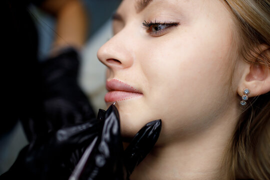 Cosmetologist Applying Drawing Contour On Lip Before Making Lips Microblading Tattoo Procedure.