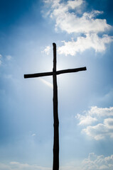 La croce di legno sul quadrante del santuario della Verna, punto di partenza della Via di Francesco