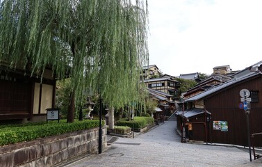 Japanese atmosphere in Kyoto 京都の日本情緒 :  Sannen-zaka Slope at Higashiyama 嵐山の三年坂