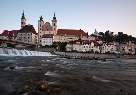 die historische Stadt Steyr in Ober&ouml;sterreich - die M&uuml;ndung der Steyr in die Enns 