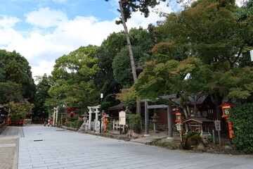 Temples and shrines in Kyoto in Japan 日本の京都の神社仏閣 : Subodinate Shrines in the precincts of  Yasaka-jinja at Higashiyama 東山の八坂神社の境内にある摂社群