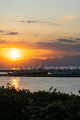 Naklejka premium 海外沿いで見る秋の夕焼け