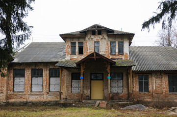 Fototapeta na wymiar old abandoned mansion in vinnytska region ukraine