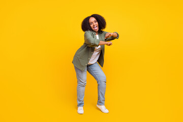 Naklejka premium Full body photo of impressed brunette young plus size lady dance wear shirt jeans footwear isolated on yellow color background