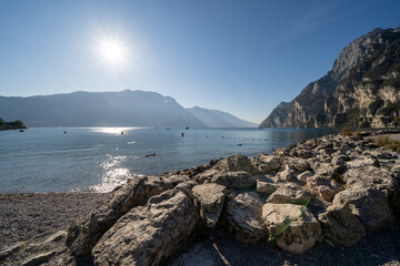 Riva del Garda Gardasee Italien Schiff Segelbooot Berge Himmel