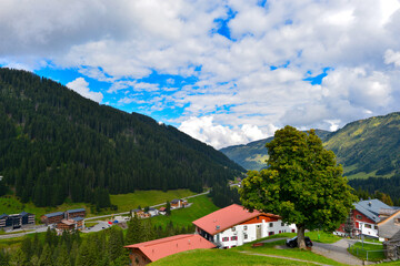 Fototapeta na wymiar Damülser Berge im Bregenzerwaldgebirge in Vorarlberg