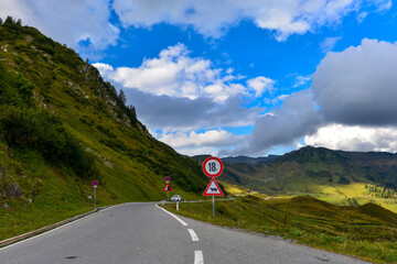 Fototapeta premium Gebirgspass Furkajoch in Vorarlberg/Österreich 