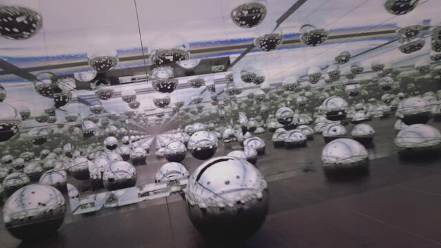 Infinite mirror room filled with spheres. Visual loop.