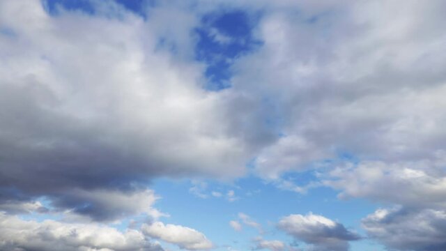blue panoramic cloudy sky with floating clouds (4K time-lapse)