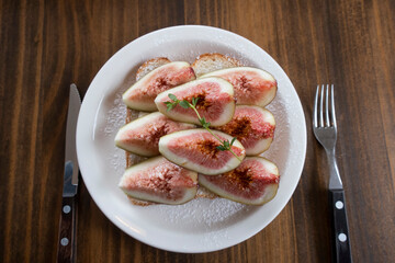 toast with figs on a plate, closeup.